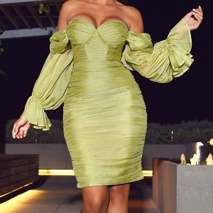 Sirene Olive Silk Pleated Off
Shoulder Balloon Sleeves
Dress